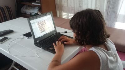 Eve Satrançla Hayat Kattık - fotoğraf