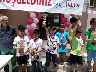Üçüncülük Kupa ve Madalyası Yusuf Can Başer'in - fotoğraf