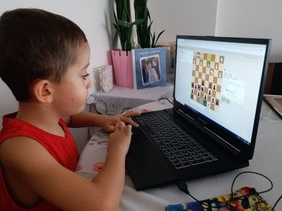 Eve Satrançla Hayat Kattık - fotoğraf