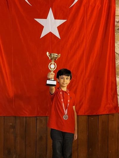 Sporcumuz ve Antrenörümüzden Üçüncülük Kupası - fotoğraf