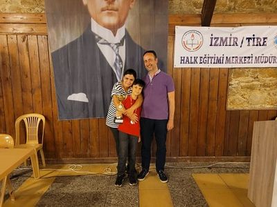 Sporcumuz ve Antrenörümüzden Üçüncülük Kupası - fotoğraf