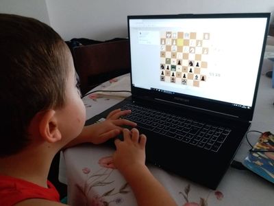 Eve Satrançla Hayat Kattık - fotoğraf