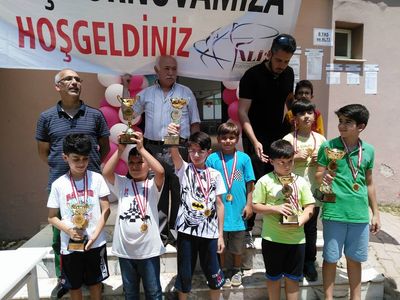 Üçüncülük Kupa ve Madalyası Yusuf Can Başer'in - fotoğraf