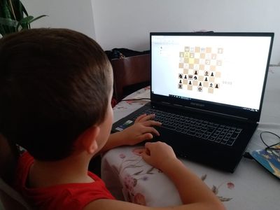 Eve Satrançla Hayat Kattık - fotoğraf