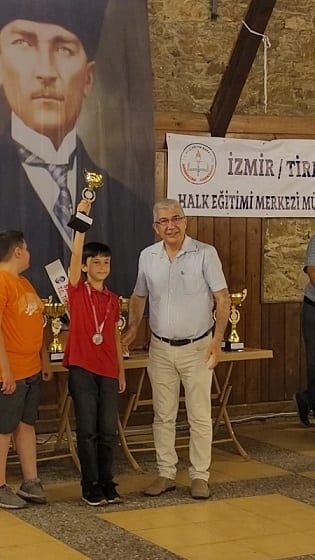 Sporcumuz ve Antrenörümüzden Üçüncülük Kupası - fotoğraf