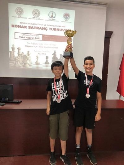 İkincilik Kupası Kaan ve Yaman'ın Okulunun